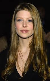 How tall is Amber Benson?